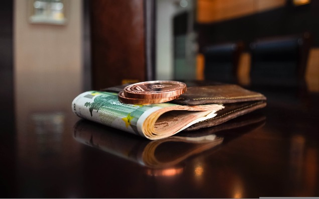 Jak bezpiecznie korzystać z pożyczek pozabankowych